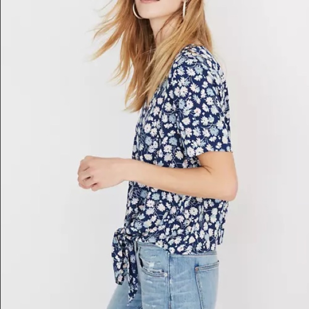M a d e w e l l • Tie front floral tee